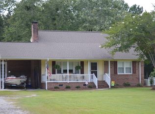898 Jefferson Rd, Lake Waccamaw, NC 28450