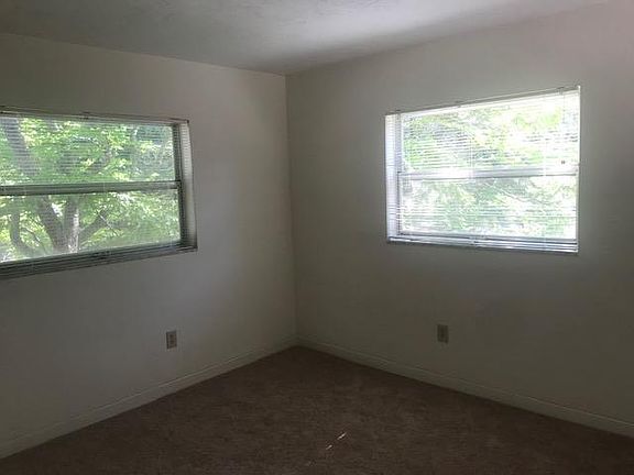 4th image of 147 NE Monroe Cir N APT 8