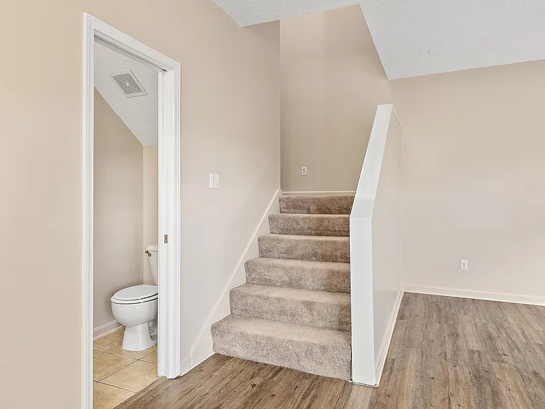33 Courtyard Way — Photo 14