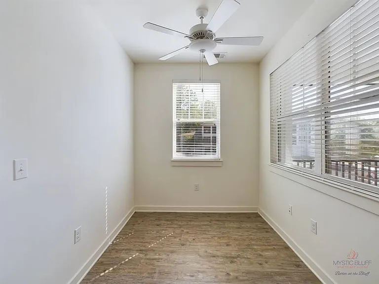 Mystic Bluff Apartments — Photo 125