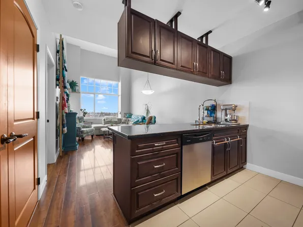 11935 Burnett St #402, Maple Ridge, BC V2X 9A9