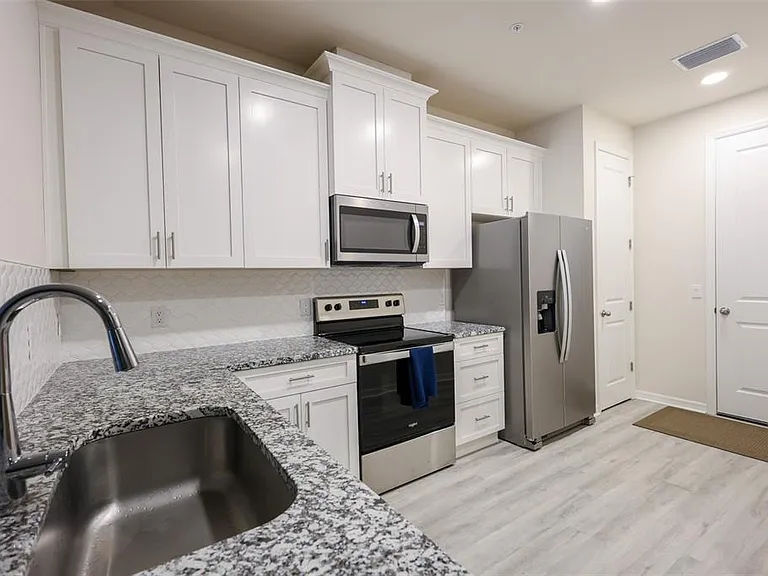 2992 Mearshire Dr — Photo 5
