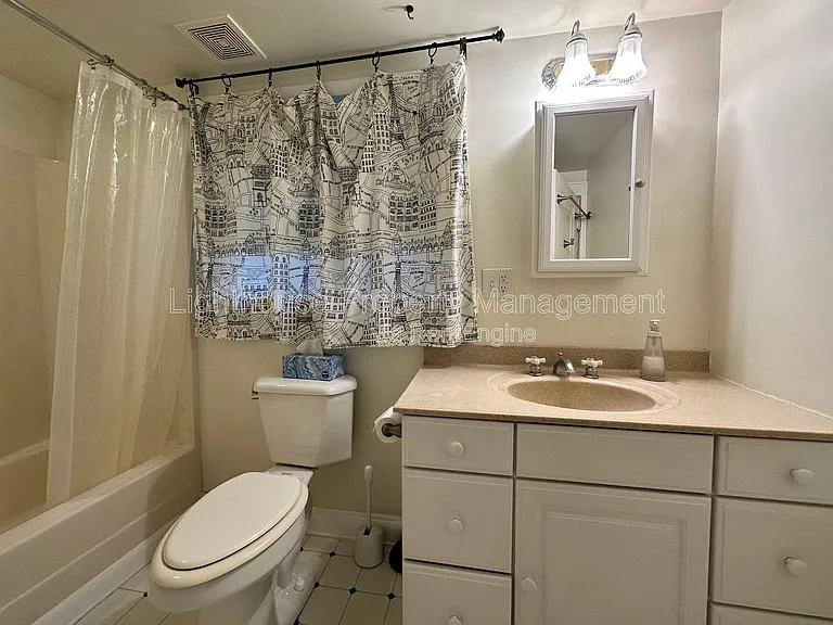 722 N Gordon St — Photo 14