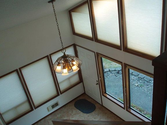 4th image of 702 N 23rd Ave
