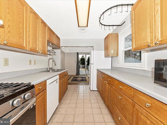 5th image of 502 Military Rd