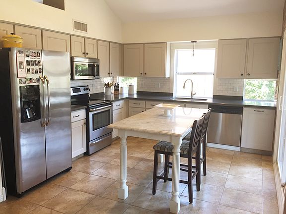 2nd image of 1333 N Jamaica Way
