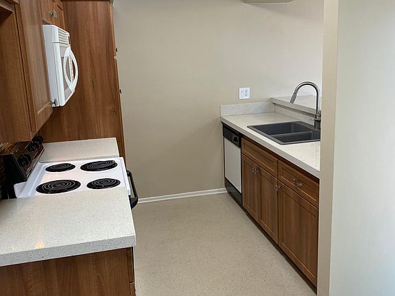 5th image of 3570 Del Amo Blvd APT A