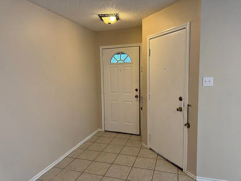 8003 Chestnut Manor Dr — Photo 3