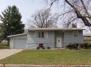 1305 Fairmeadows Rd, Marshalltown, IA 50158