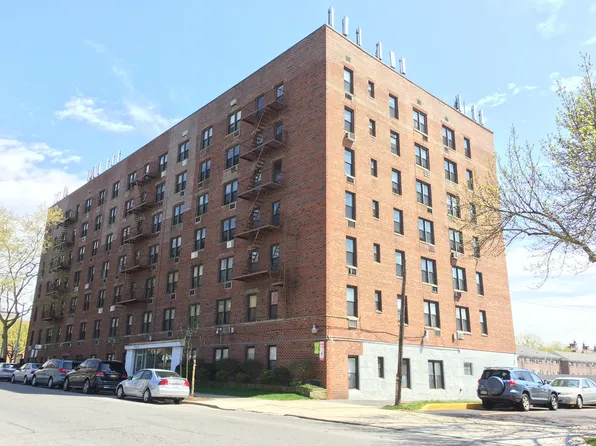 15272 Melbourne Ave, Flushing, NY 11367