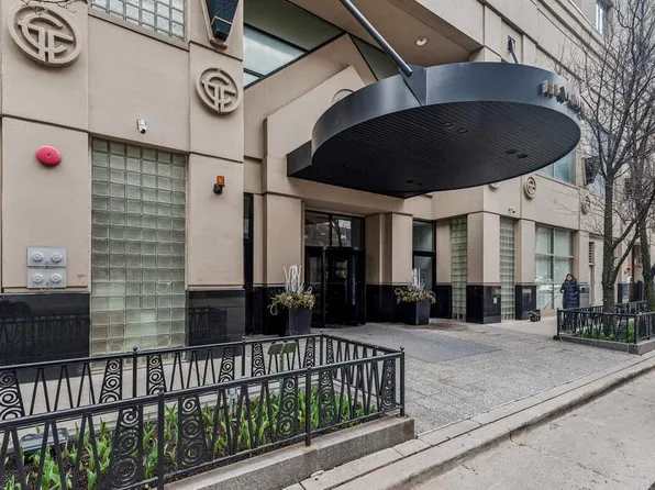 111 W Maple St APT 1007, Chicago, IL 60610
