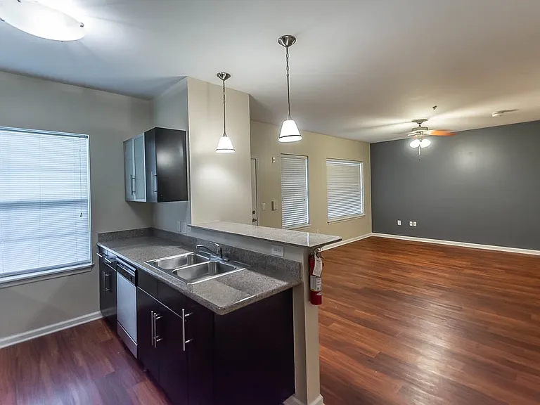 Tenth & College Village Apartments — Photo 19