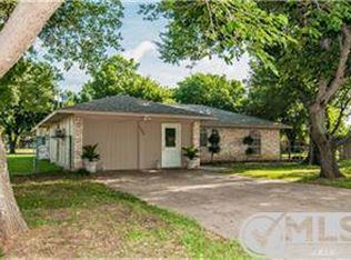 1126 W Sandra Ln, Grand Prairie, TX 75052