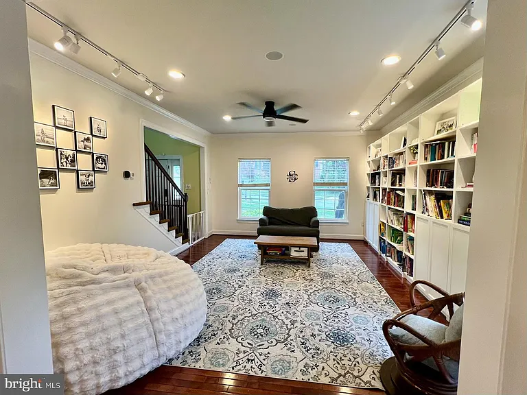 217 Truman Way — Photo 12