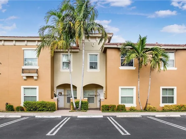 219 Lake Monterey Cir, Boynton Beach, FL 33426