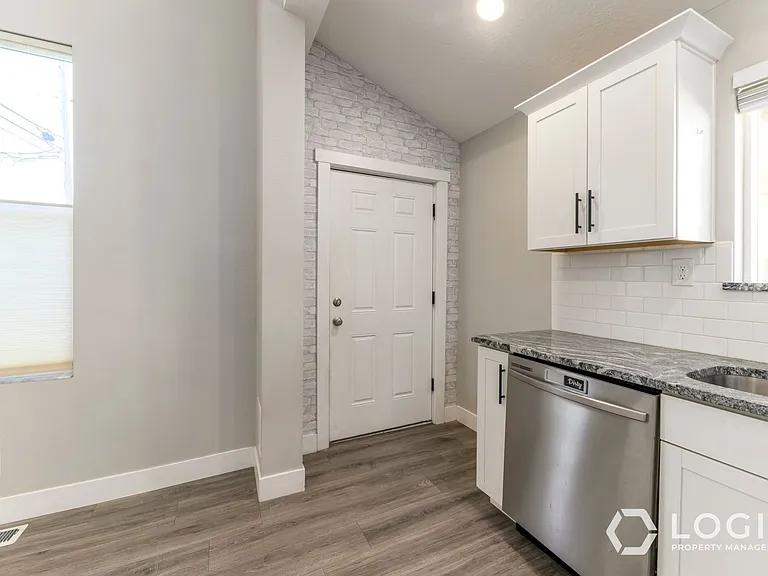 935 W 200 N — Photo 4