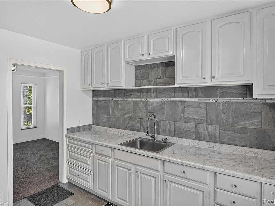 11641 Glastonbury Ave, photo 22