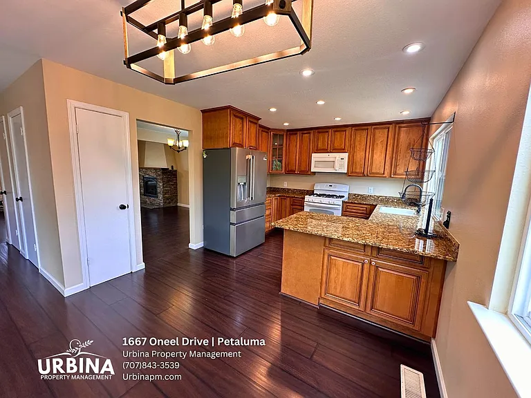 1667 Oneel Dr — Photo 4
