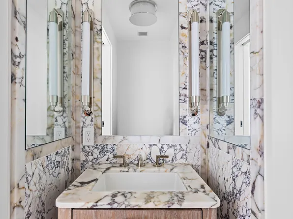 249 East 62nd Street image 4 of 20