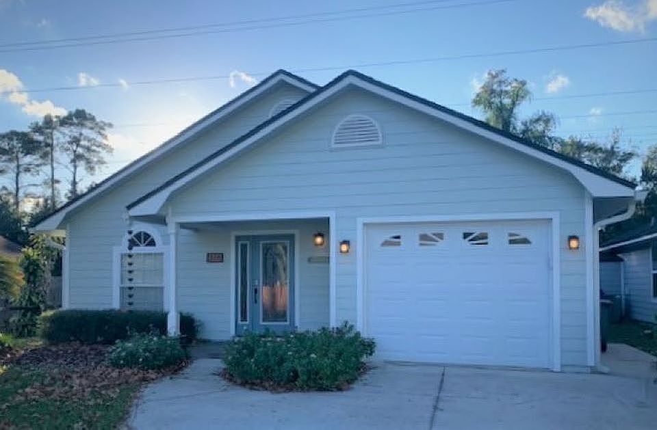 1st image of 218 Vista Grande Dr