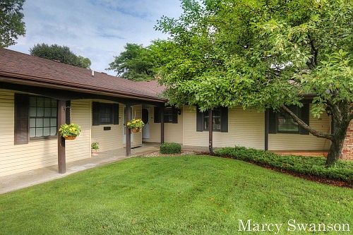 1st image of 215 Bona Vista Dr NW