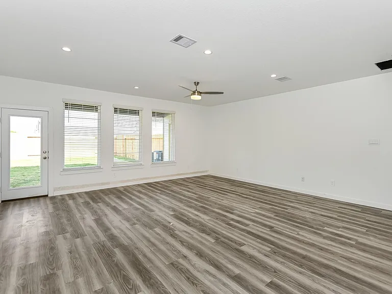 12308 Frisco Cv — Photo 4