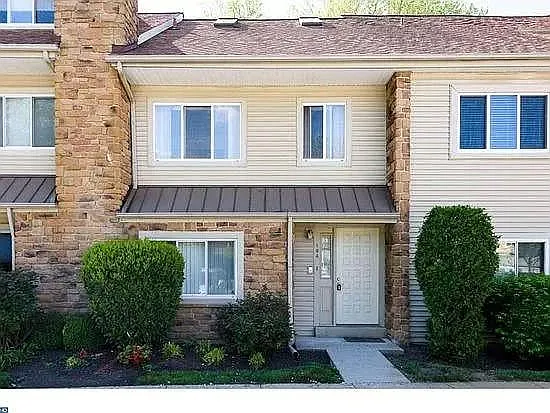 104 Cavalry Ct — Photo 2