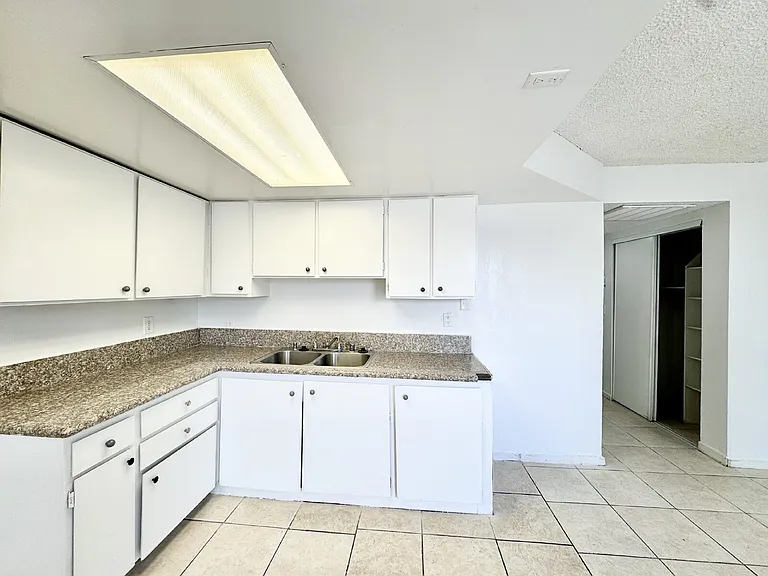 3427 E Cheyenne Ave #B — Photo 14