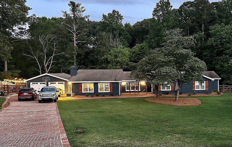 2nd image of 870 Hickory View Ct NW