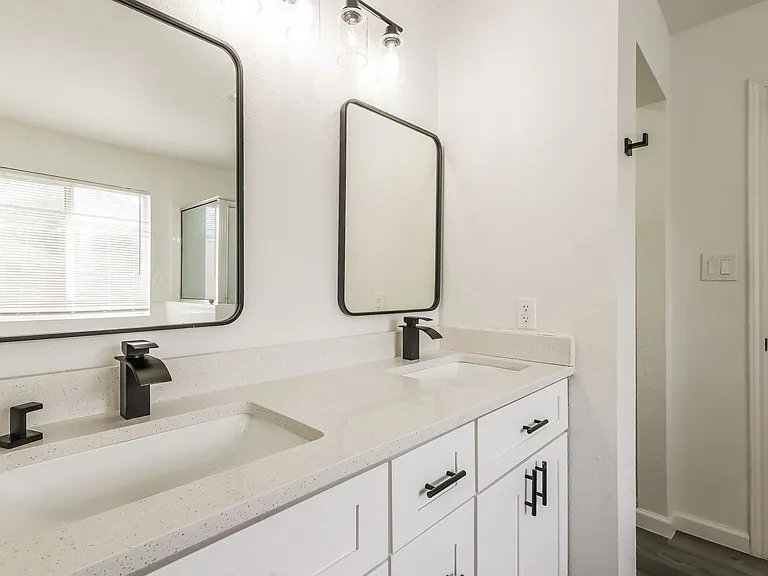 4604 Summit Hill Dr — Photo 11
