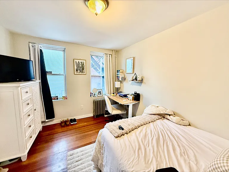 212 Hanover St #2 — Photo 10