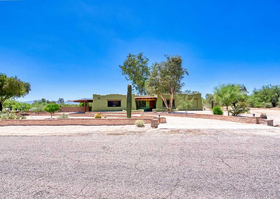 1st image of 821 W Calle De Julio