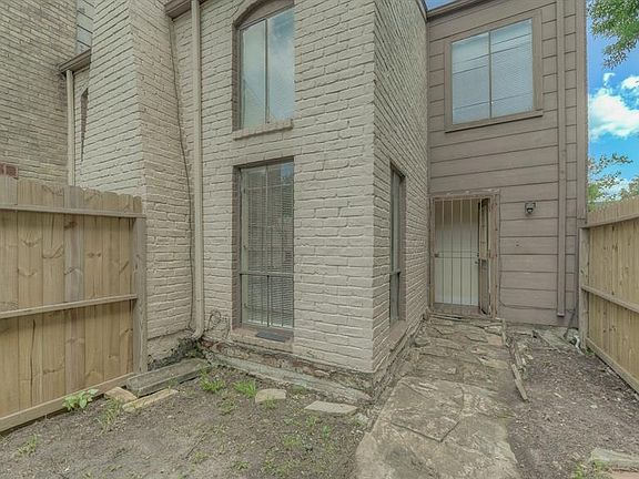 4th image of 8511 Wilcrest Dr