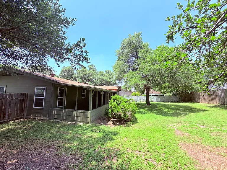 8701 Parkfield Dr — Photo 32