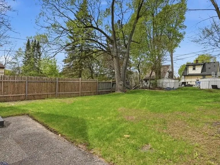196 Luther Ave — Photo 3