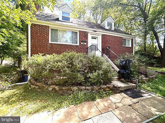 3rd image of 906 Dryden Ct