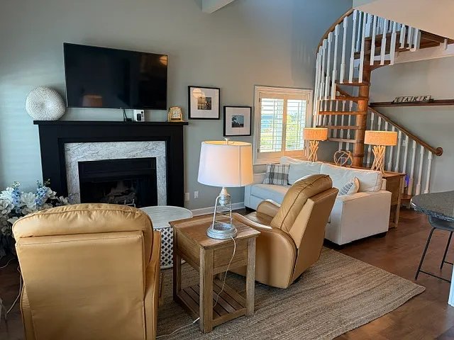 50 Marine Dr #8 — Photo 12