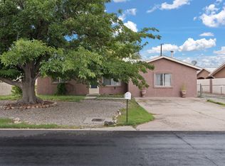 2707 Desert Garden Ln SW, Albuquerque, NM 87105