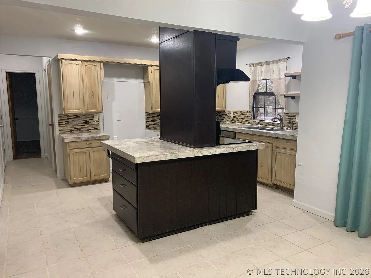 3 bed, 2.5 bath, 1746 sqft, $1,900 — Photo 3