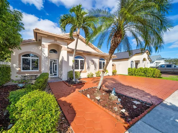 8925 NW 144th Ter, Miami Lakes, FL 33018