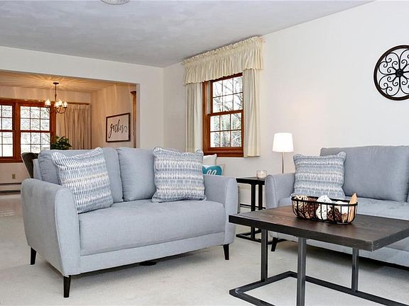 3rd image of 324 Lake Dr