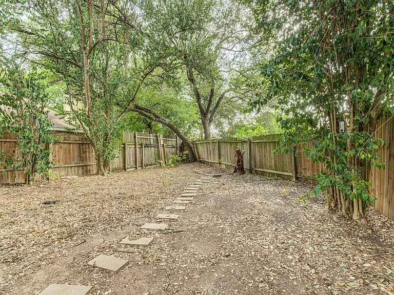 300 Villa Oaks Cir #A — Photo 12