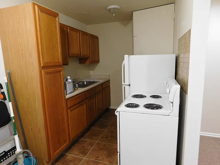 414 Kings Ct #C — Photo 5