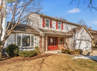 2568 Woodcliff Ct, Lisle, IL 60532