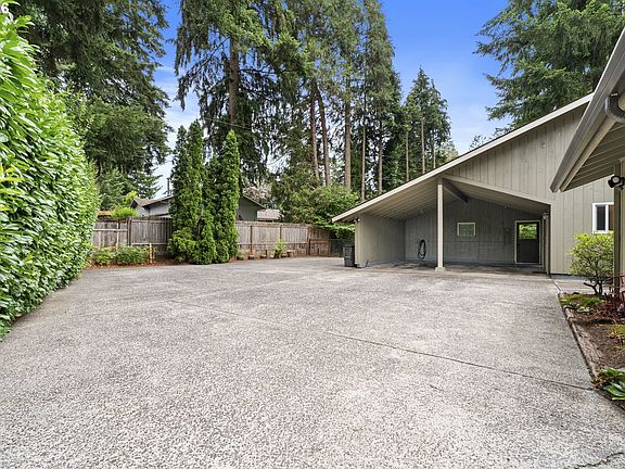 5th image of 3709 NE 97th Ave