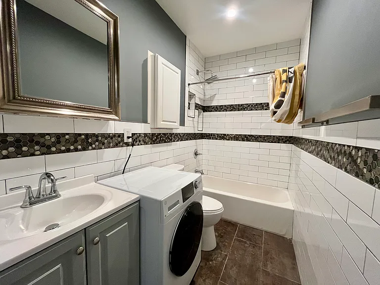 780 Halsey St #1 — Photo 4