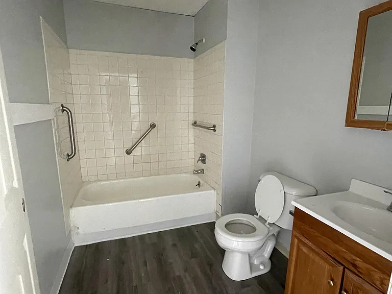 179 Grand St #4 — Photo 6