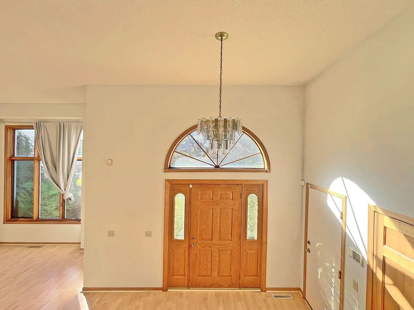 Spacious Lakefront Home With Primary Suite, Fireplace, Huge Family Room, Home Theater & More! — Photo 4