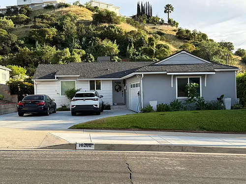 10208 Roscoe Blvd Photo 1