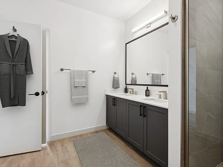 Seraph Luxury Downtown Apartments — Photo 29
